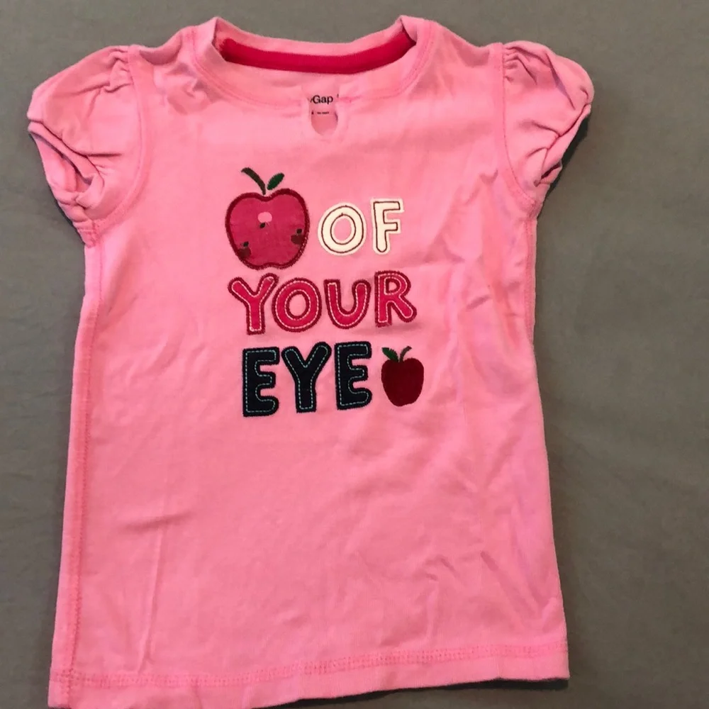 BabyGap Short Sleeve Apple Graphic Tee in Pink Size 5T